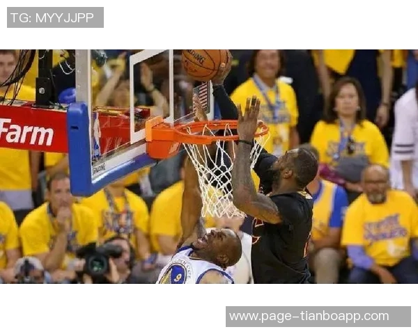 詹姆斯凭借超高球商巧妙规避不适合局面展现篮球智慧